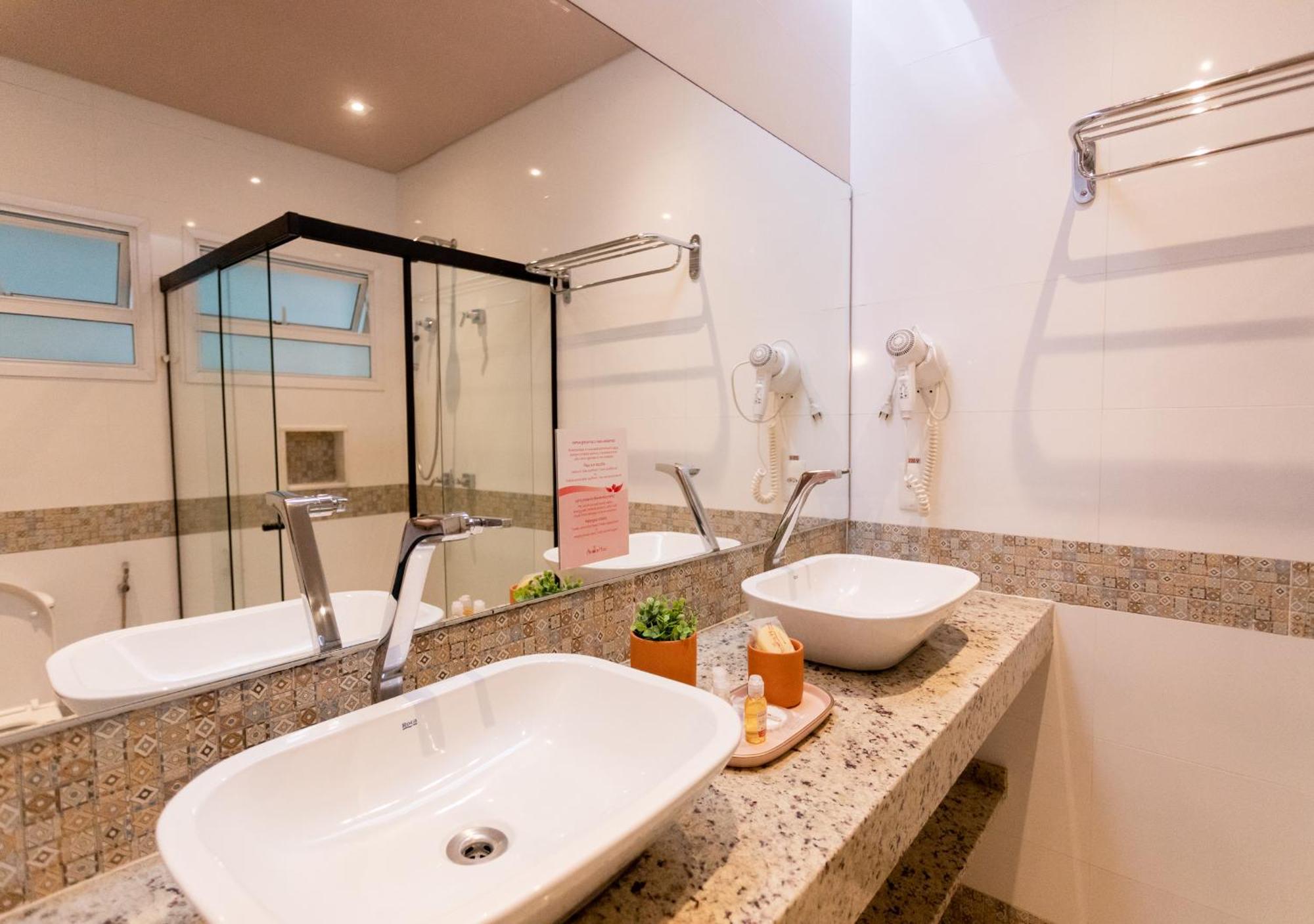 Amora Hotel Маресиас Екстериор снимка