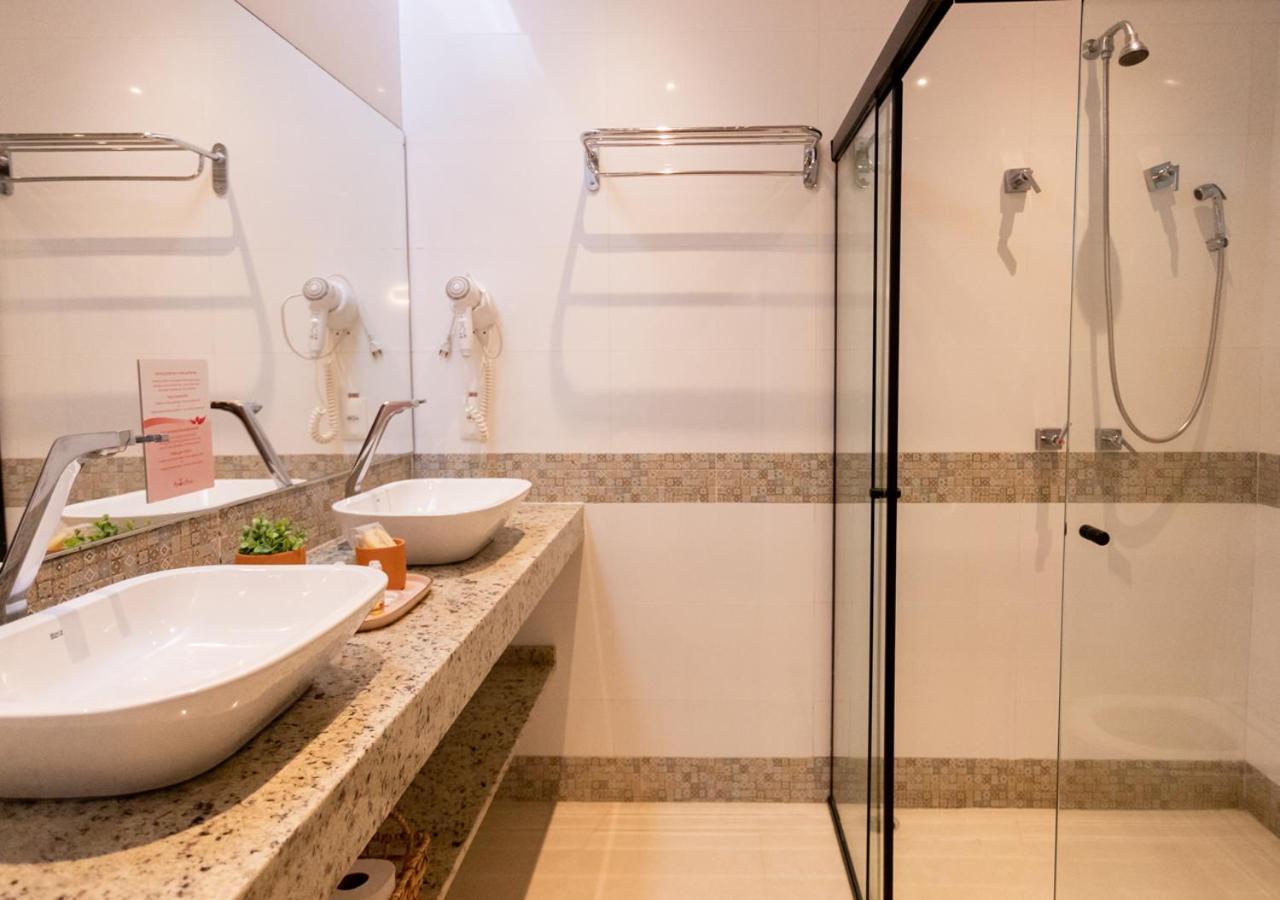 Amora Hotel Маресиас Екстериор снимка