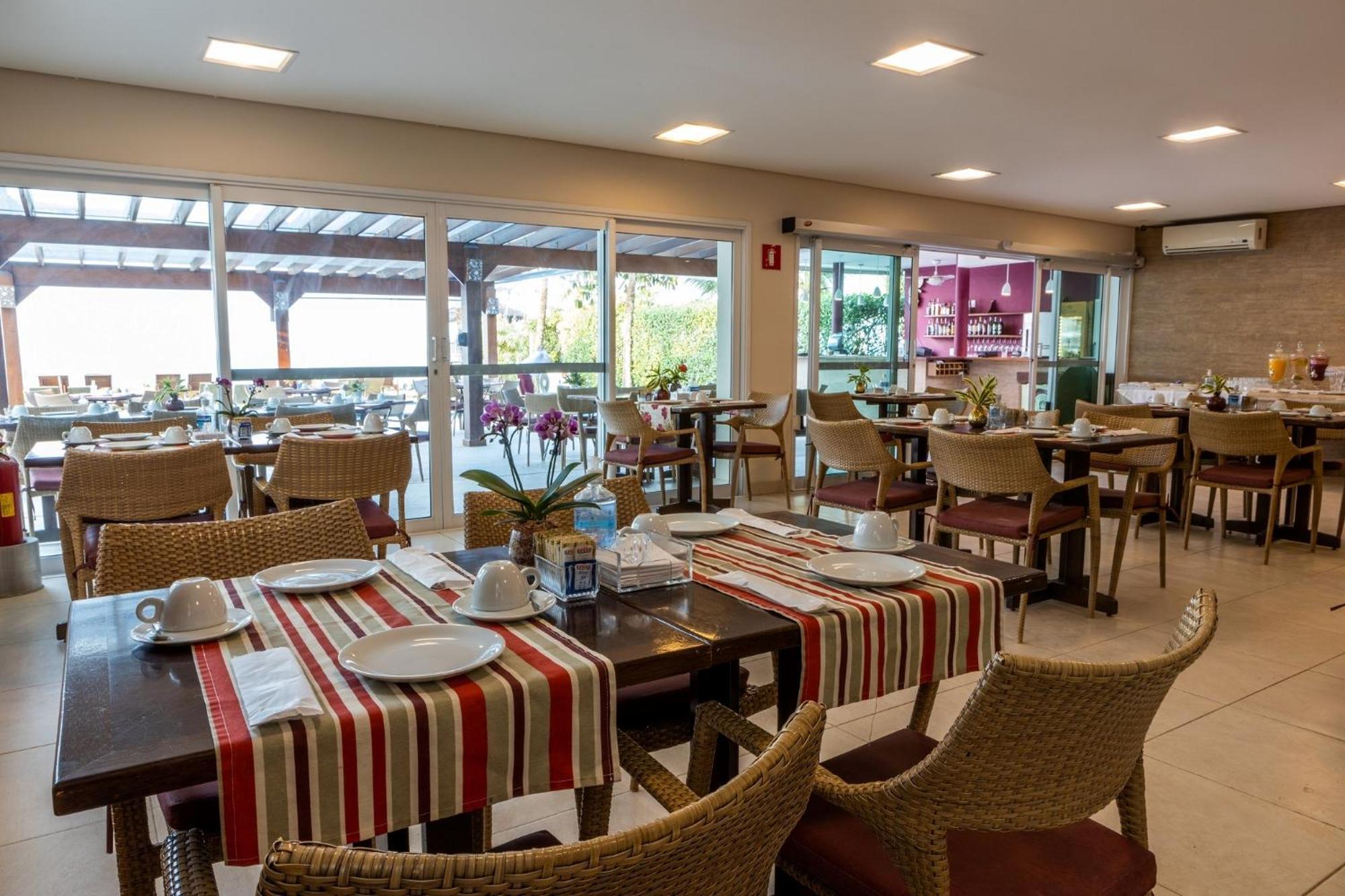 Amora Hotel Маресиас Екстериор снимка