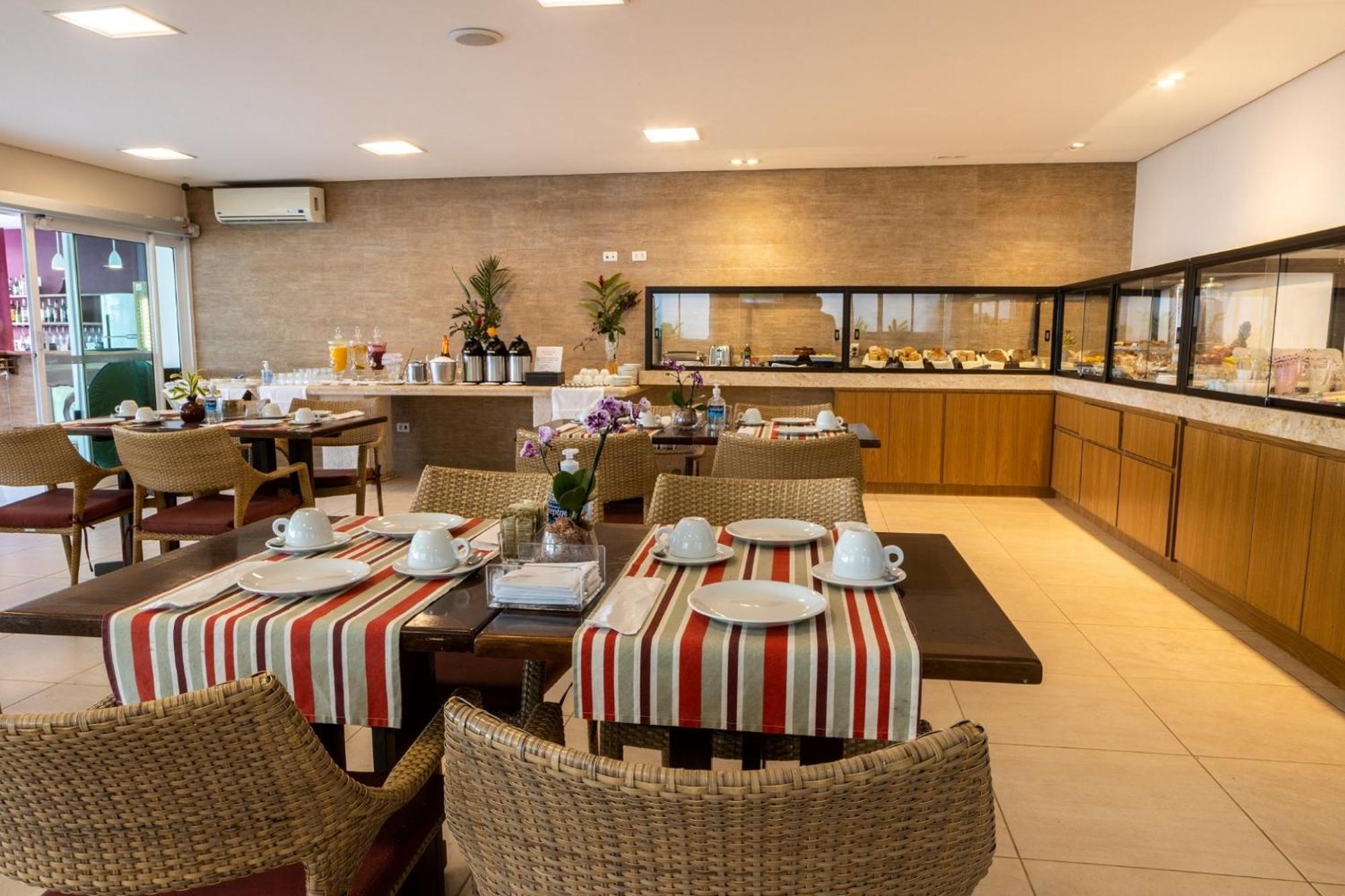 Amora Hotel Маресиас Екстериор снимка