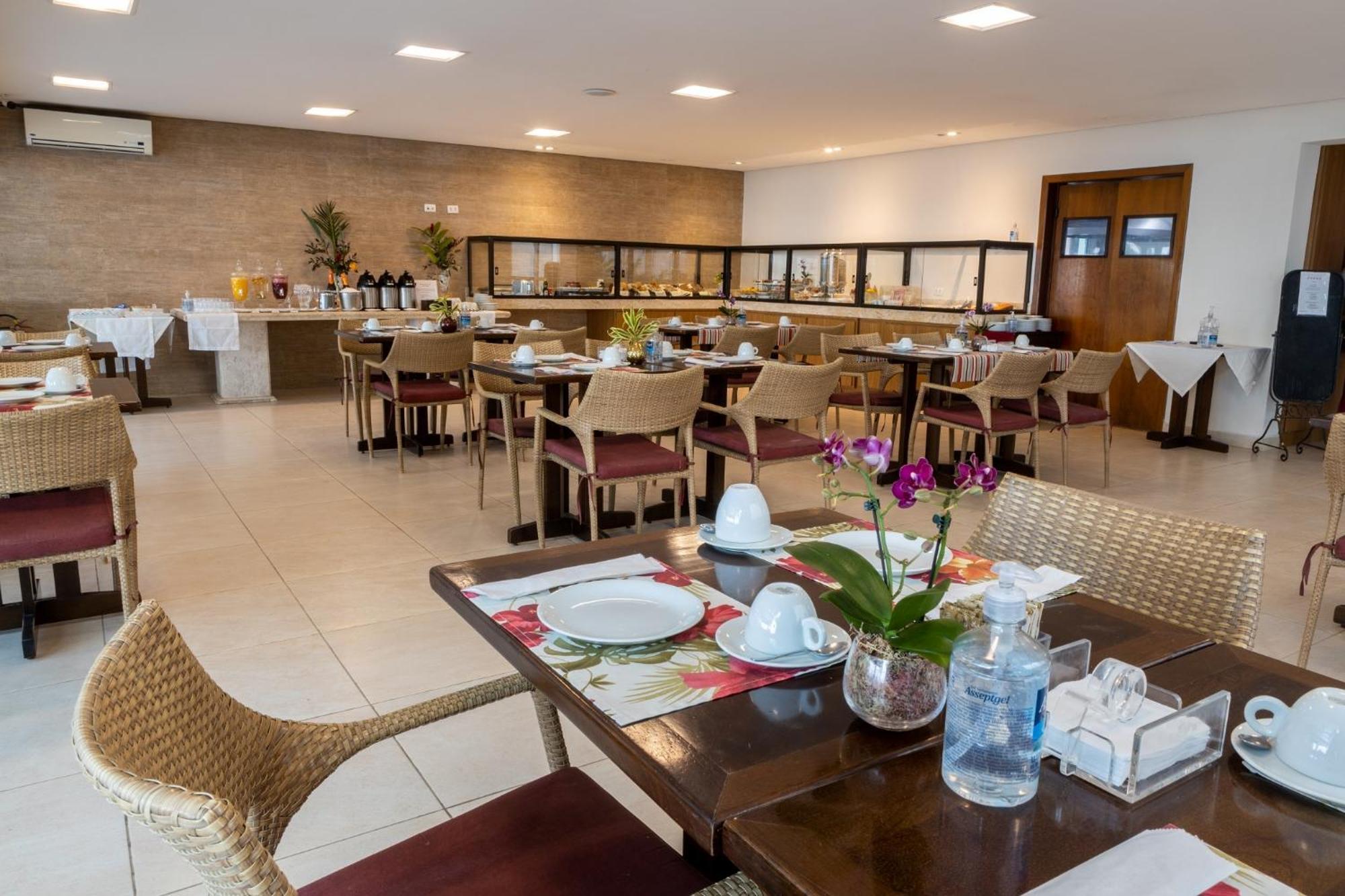 Amora Hotel Маресиас Екстериор снимка