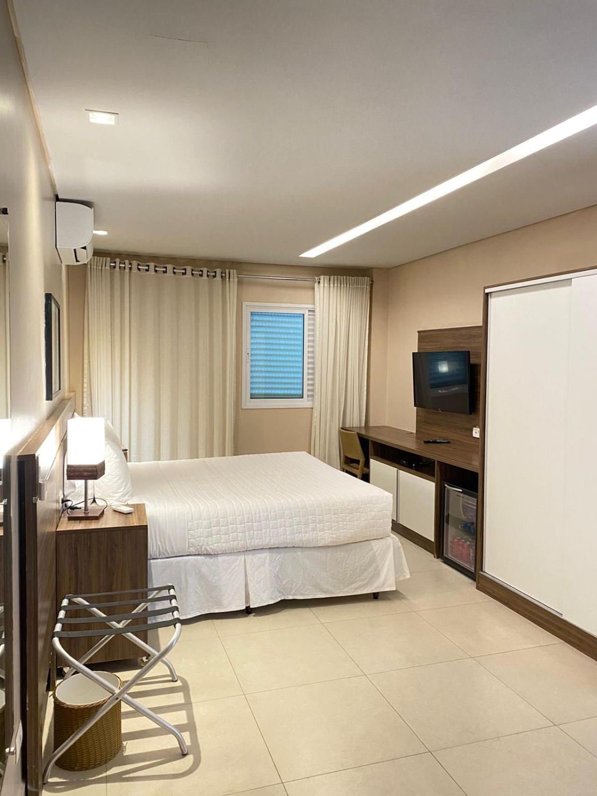 Amora Hotel Маресиас Екстериор снимка