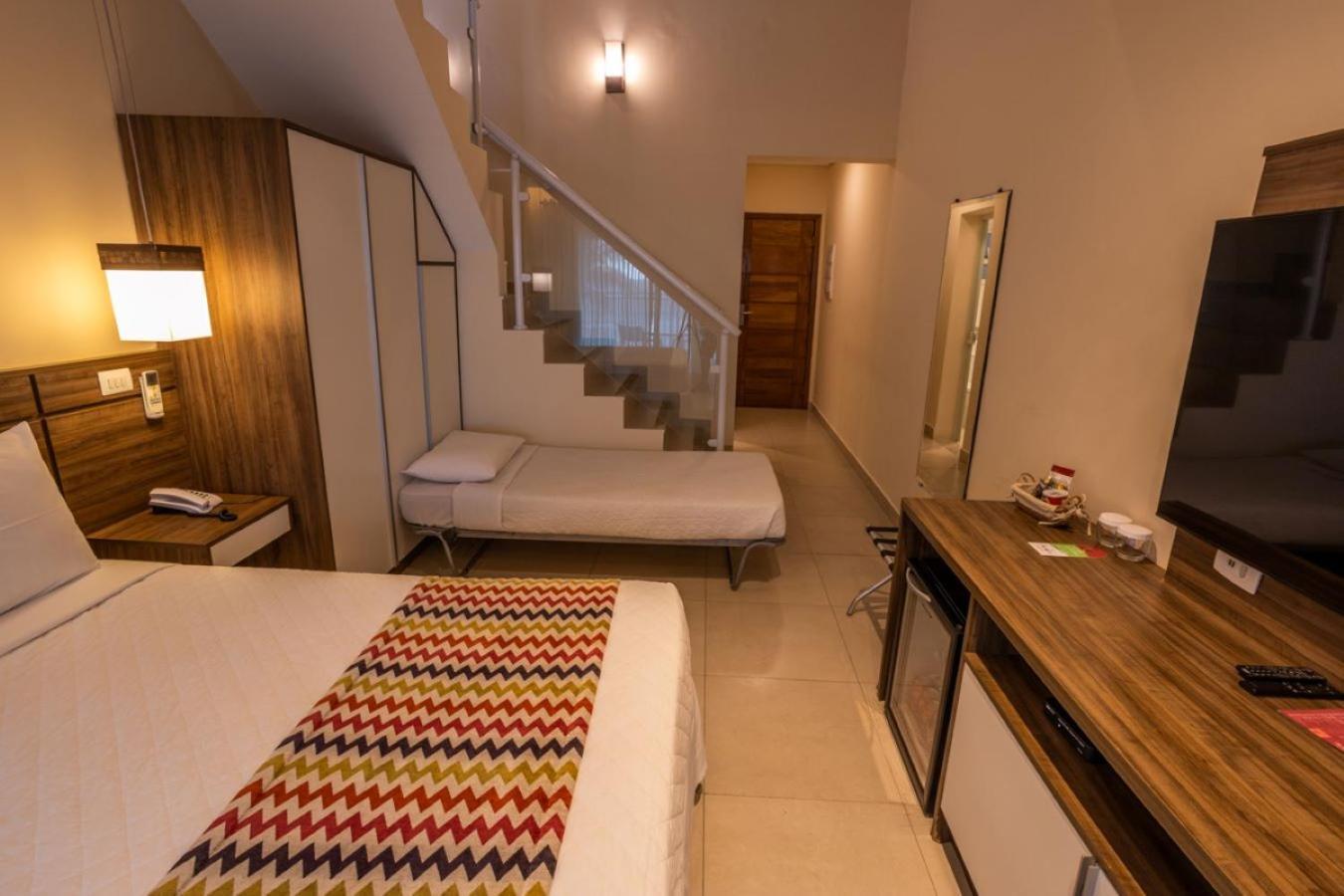 Amora Hotel Маресиас Екстериор снимка
