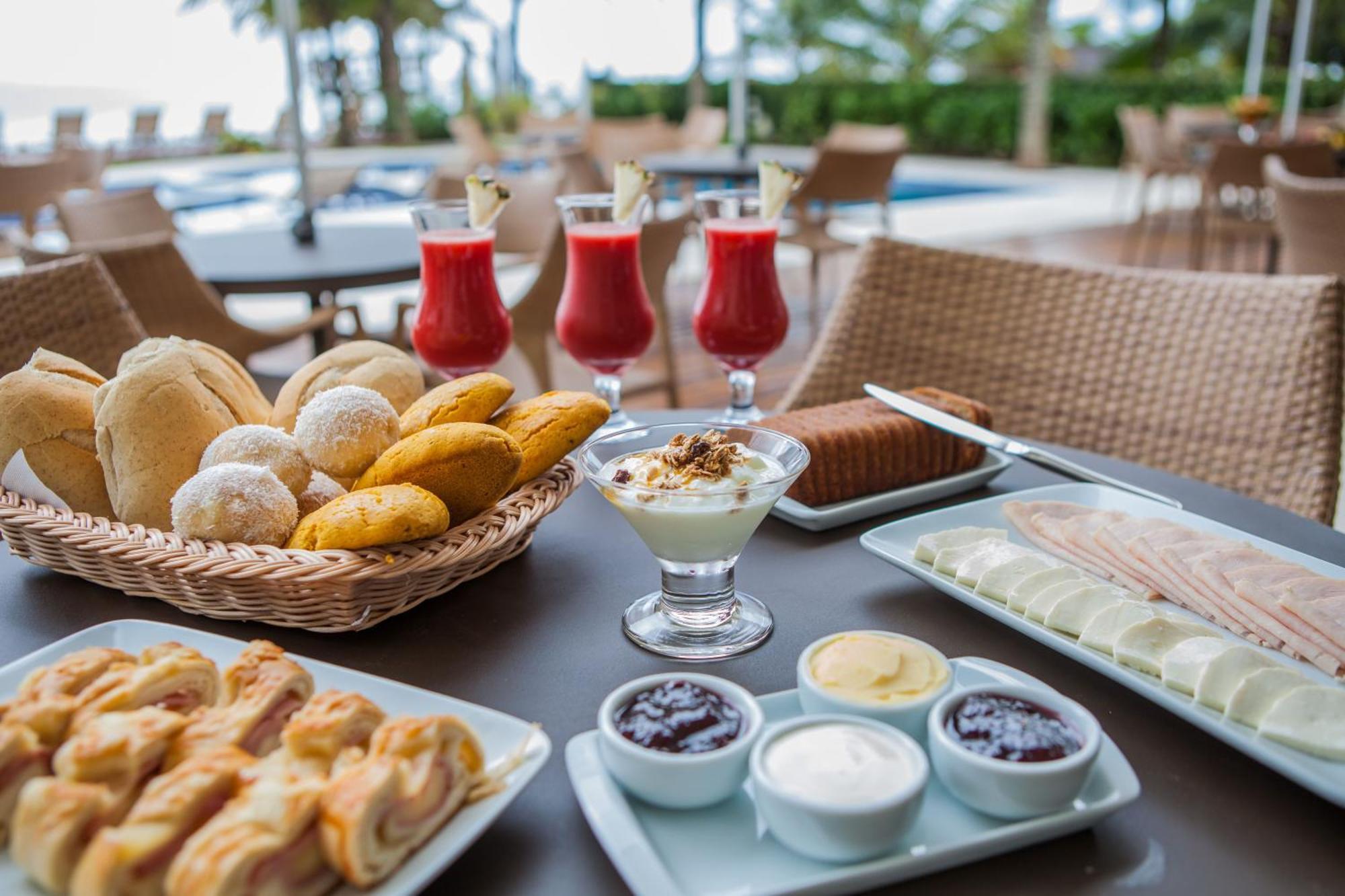 Amora Hotel Маресиас Екстериор снимка