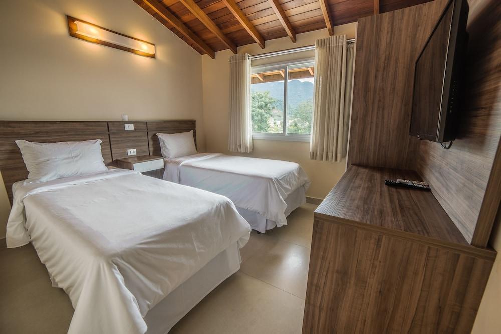 Amora Hotel Маресиас Екстериор снимка